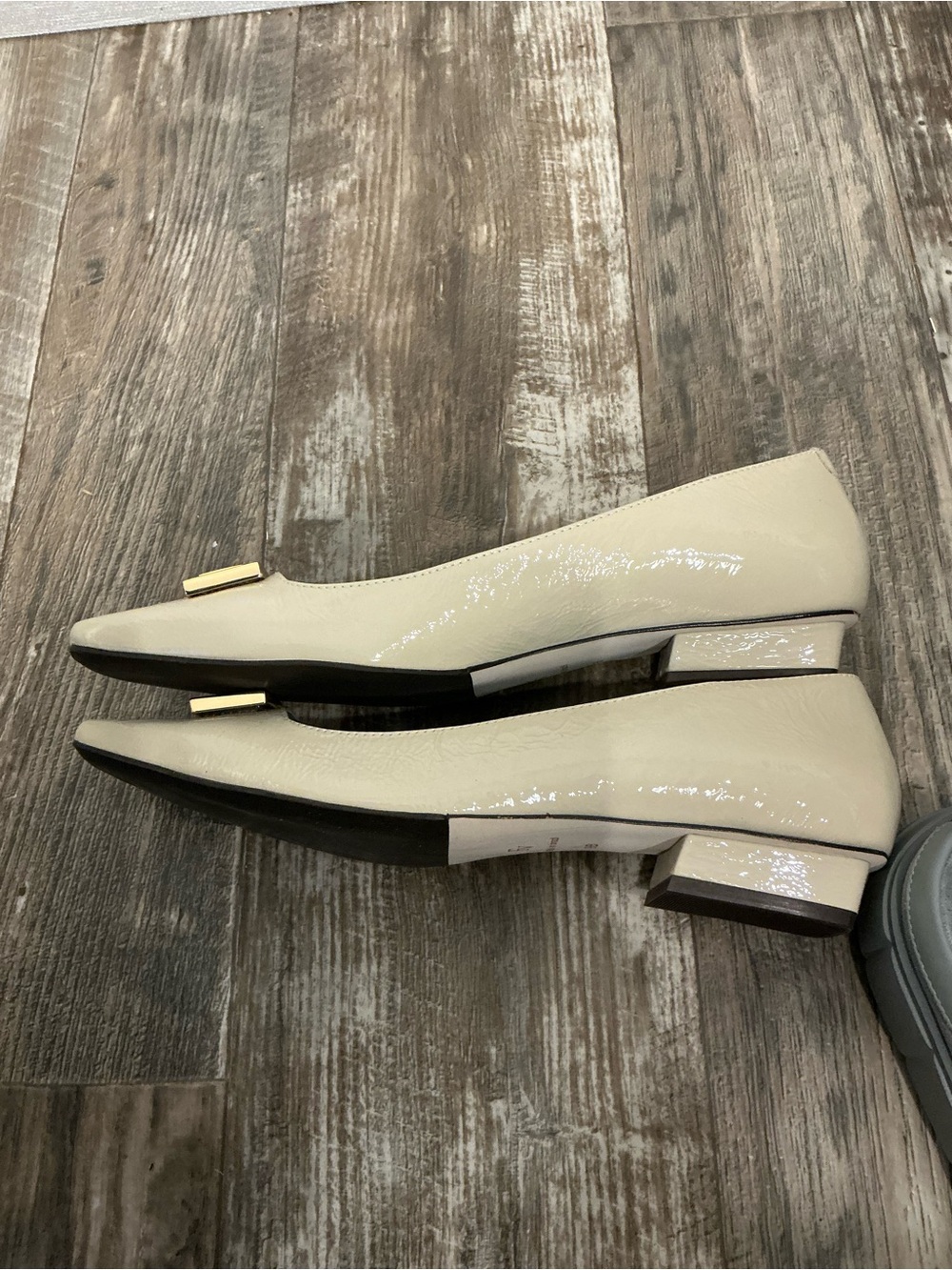 NWOB Frances Valentine Patent Cream Flats with Gold Plaque - Picture 10 of 16